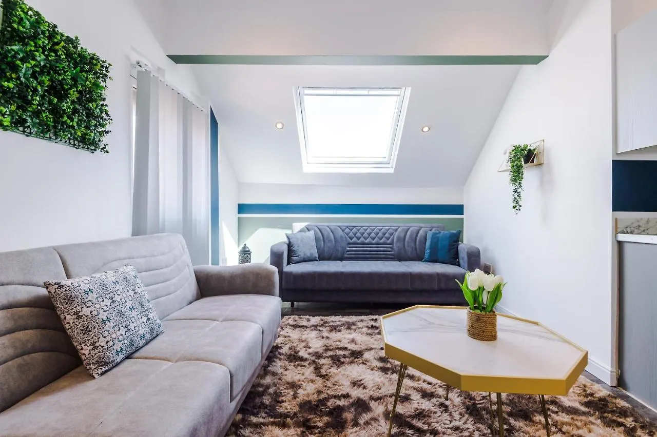 The Deluxe Apartments Of Blackpool - Gym - Cinema Room