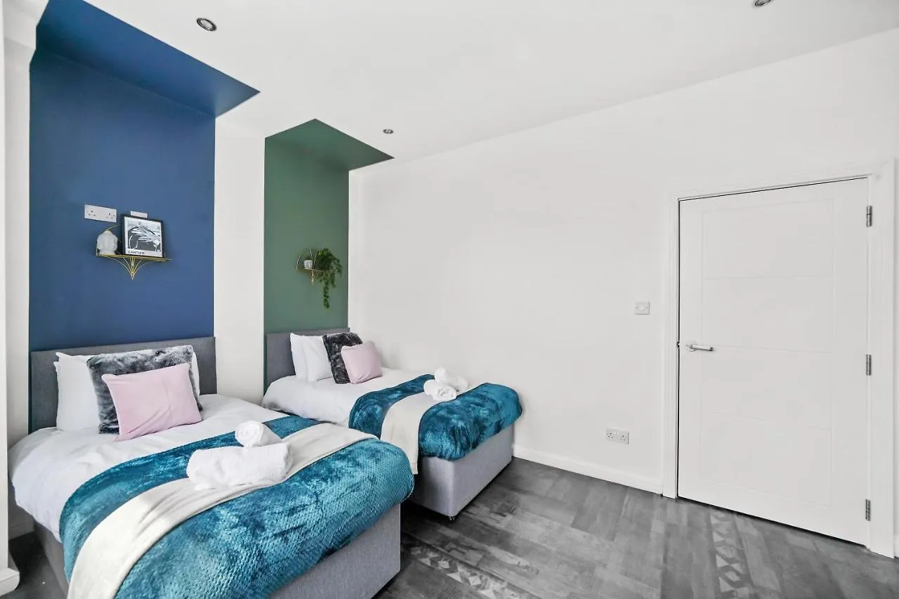 The Deluxe Apartments Of Blackpool - Gym - Cinema Room 0*,