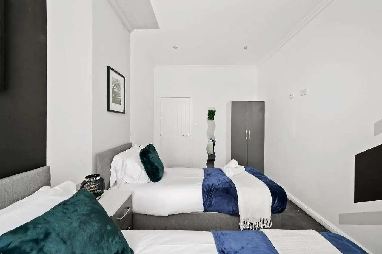 The Deluxe Apartments Of Blackpool - Gym - Cinema Room
