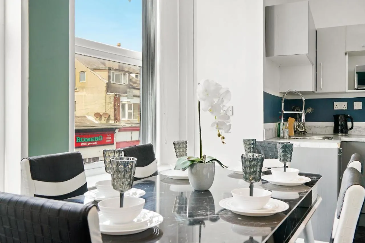 The Deluxe Apartments Of Blackpool - Gym - Cinema Room