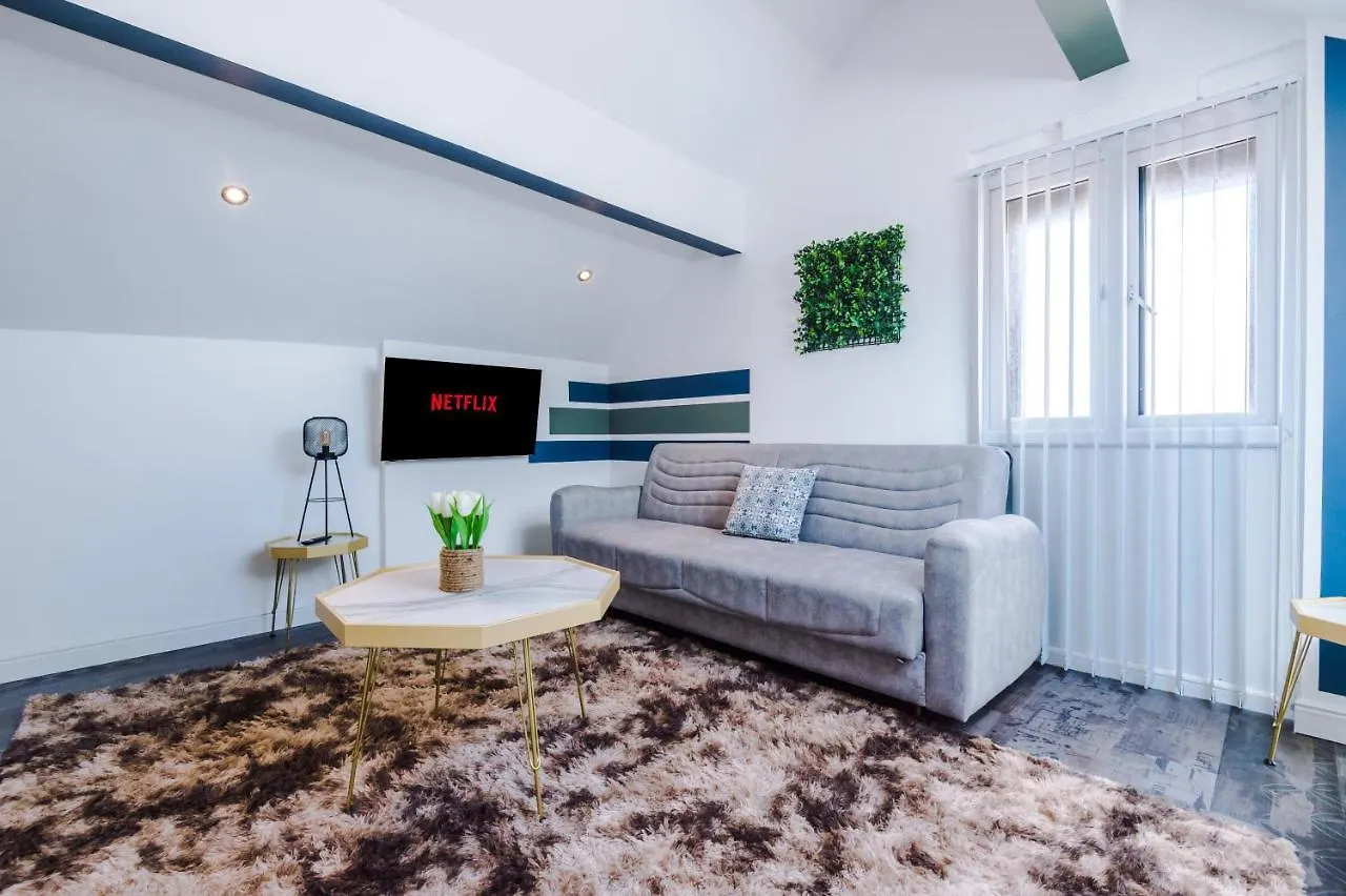 The Deluxe Apartments Of Blackpool - Gym - Cinema Room 0*,  영국