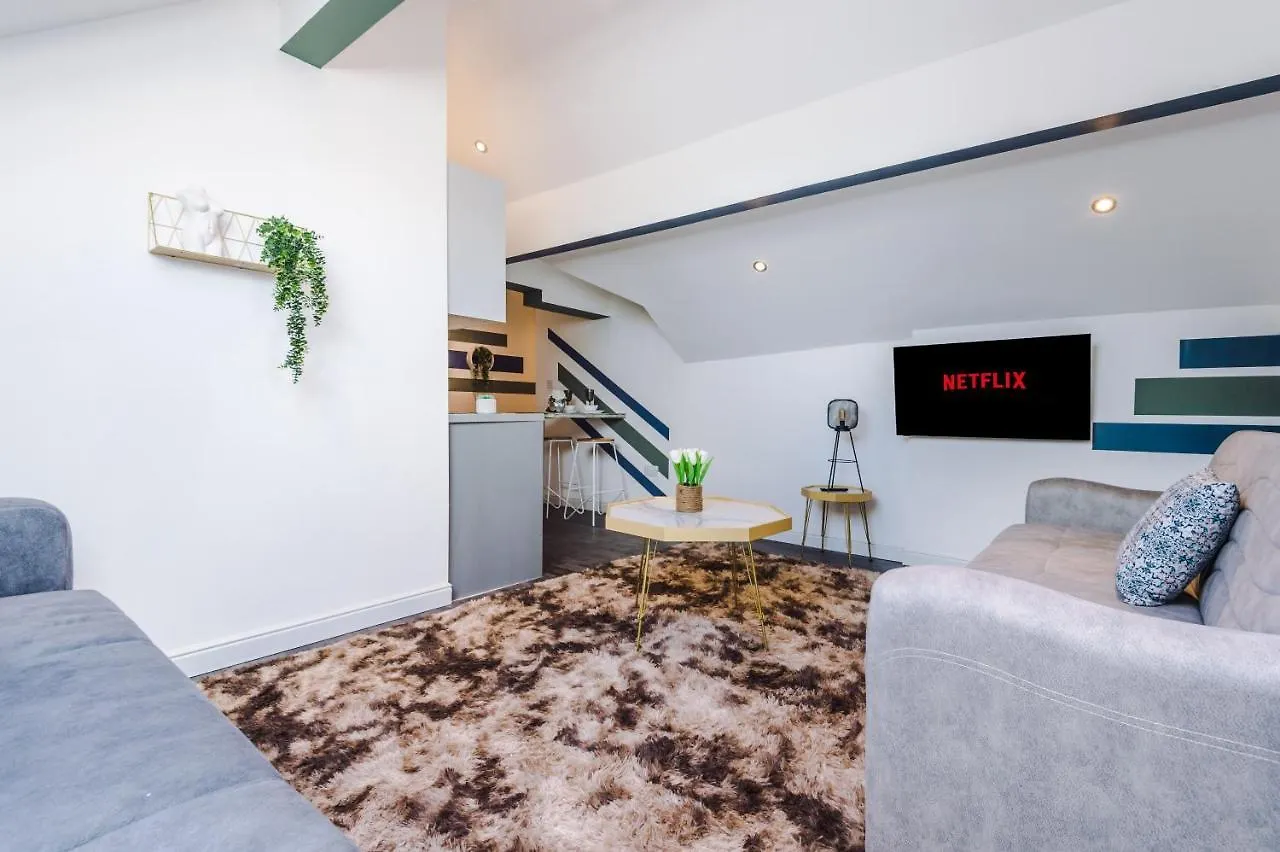 The Deluxe Apartments Of Blackpool - Gym - Cinema Room 영국