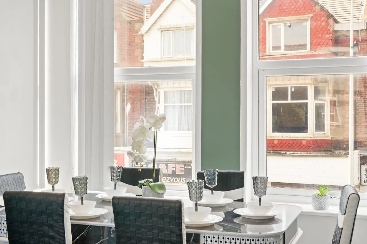 The Deluxe Apartments Of Blackpool - Gym - Cinema Room