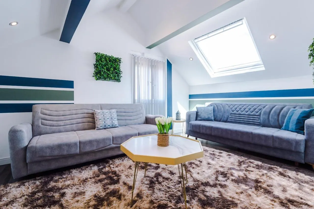 The Deluxe Apartments Of Blackpool - Gym - Cinema Room